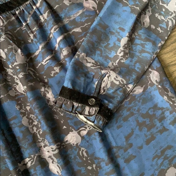 Wrong side of right top - Picture 3 of 5